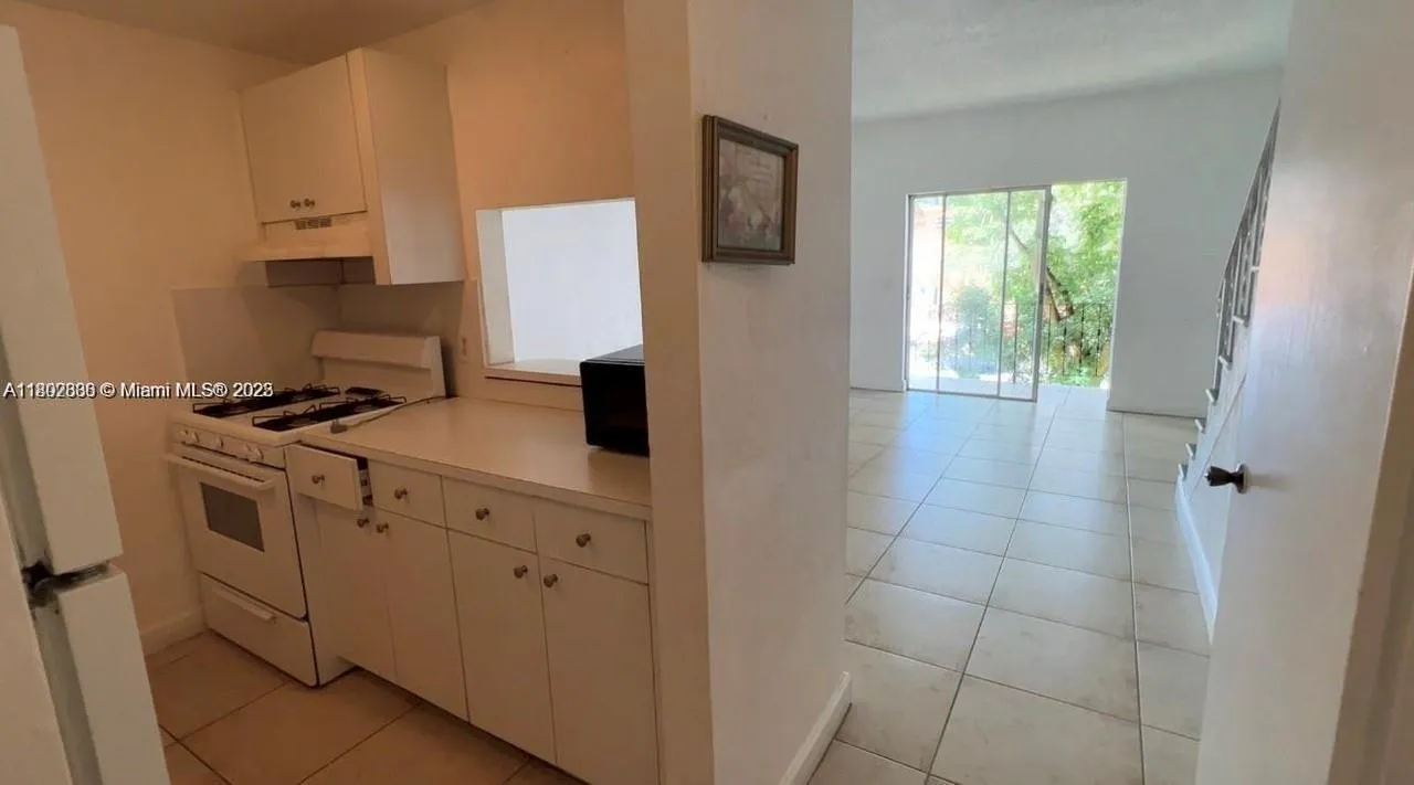 1305 W 53rd St # 430, Hialeah FL 33012
