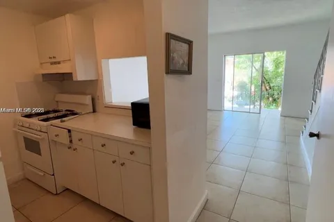 1305 W 53rd St # 430, Hialeah FL 33012