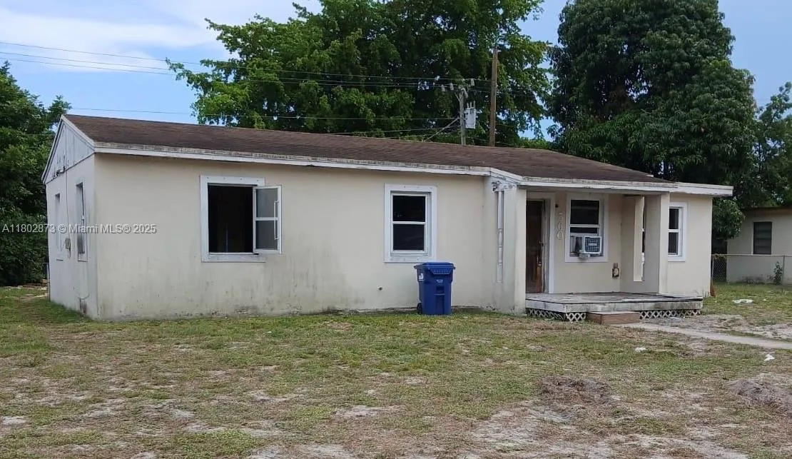 560 NW 188th St, Miami Gardens FL 33169