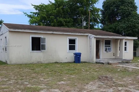 560 NW 188th St, Miami Gardens FL 33169
