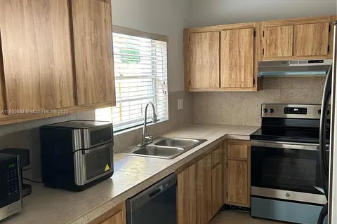 19172 NW 82nd Cir Ct # 30R, Hialeah FL 33015