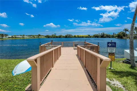 2223 Park Ln # 212, Hollywood FL 33021