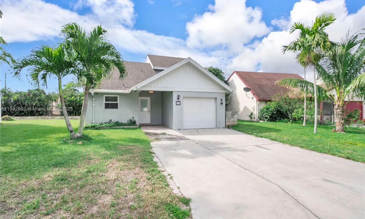38 E Tara Lakes Dr E, Boynton Beach FL 33436