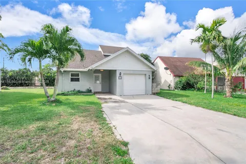 38 E Tara Lakes Dr E, Boynton Beach FL 33436
