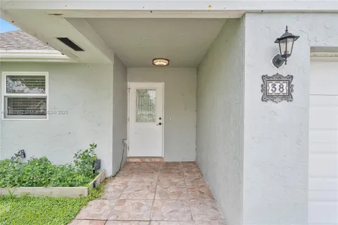 38 E Tara Lakes Dr E, Boynton Beach FL 33436