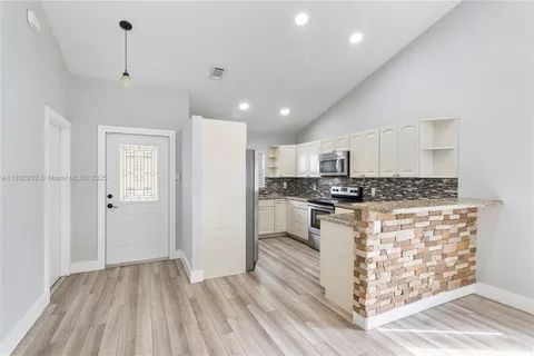 38 E Tara Lakes Dr E, Boynton Beach FL 33436