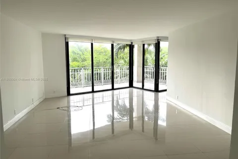 2000 Towerside Ter # 407, Miami FL 33138