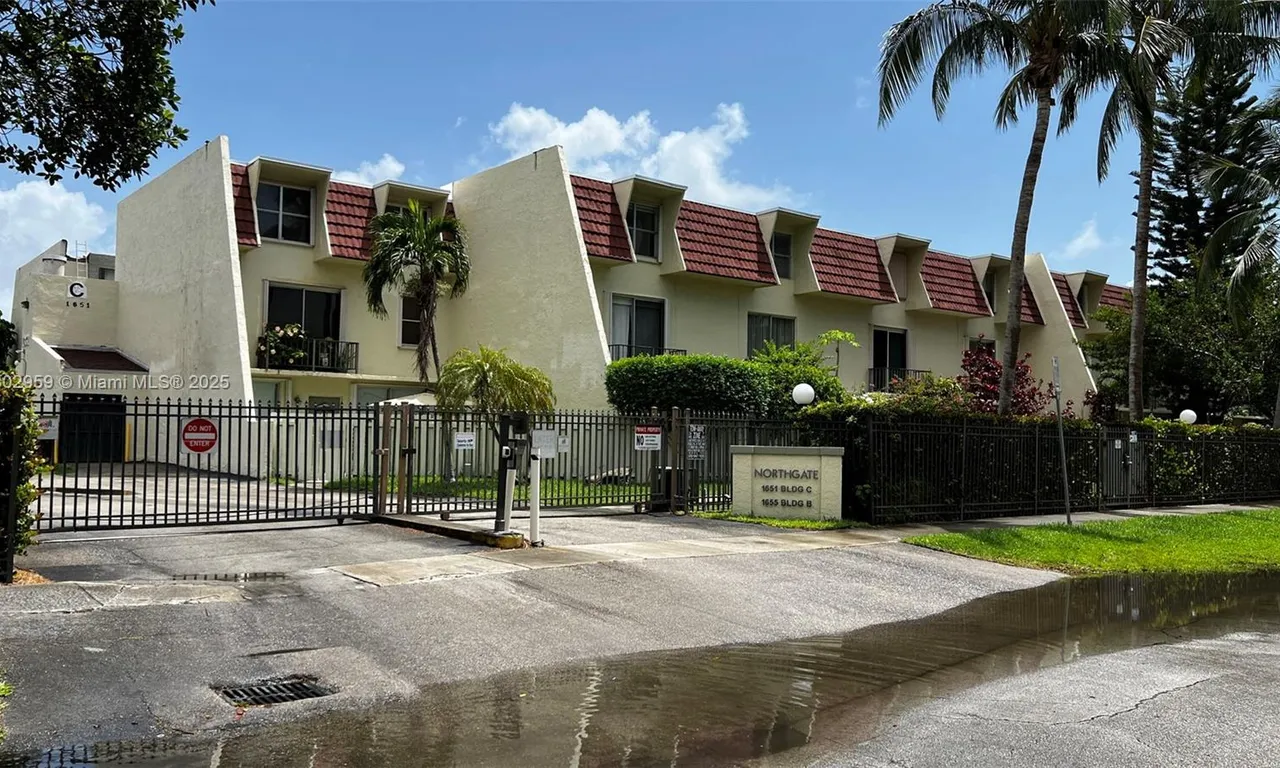 1655 NE 115th St # 21B, Miami FL 33181
