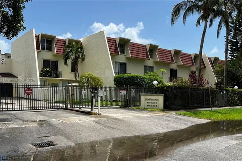 1655 NE 115th St # 21B, Miami FL 33181