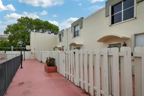 1655 NE 115th St # 21B, Miami FL 33181