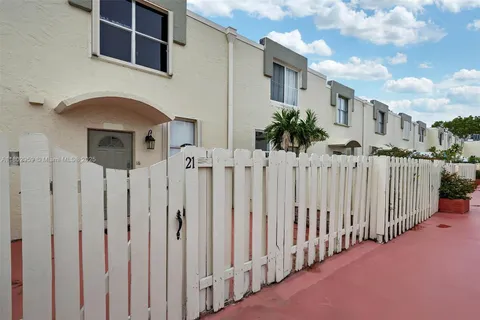 1655 NE 115th St # 21B, Miami FL 33181