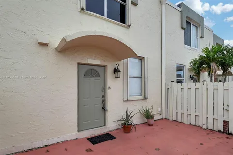1655 NE 115th St # 21B, Miami FL 33181