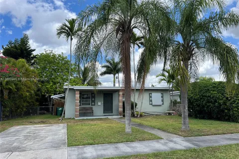 631 NE 12th St, Homestead FL 33030
