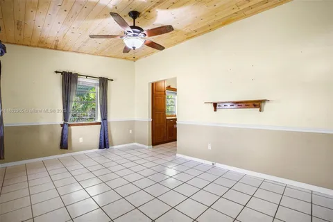 631 NE 12th St, Homestead FL 33030