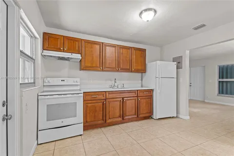 5288 N Andrews Ave, Oakland Park FL 33309