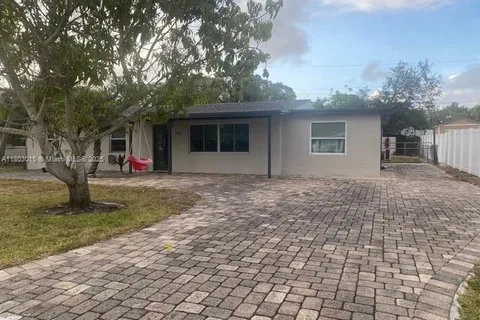 3915 LOTUS DR, Naples FL 34104