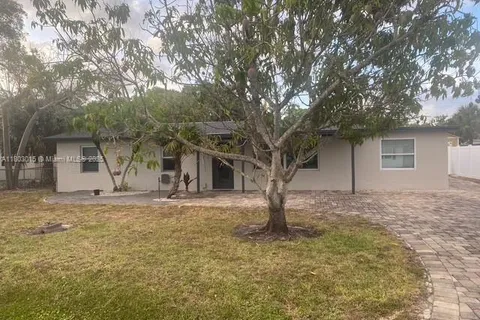 3915 LOTUS DR, Naples FL 34104