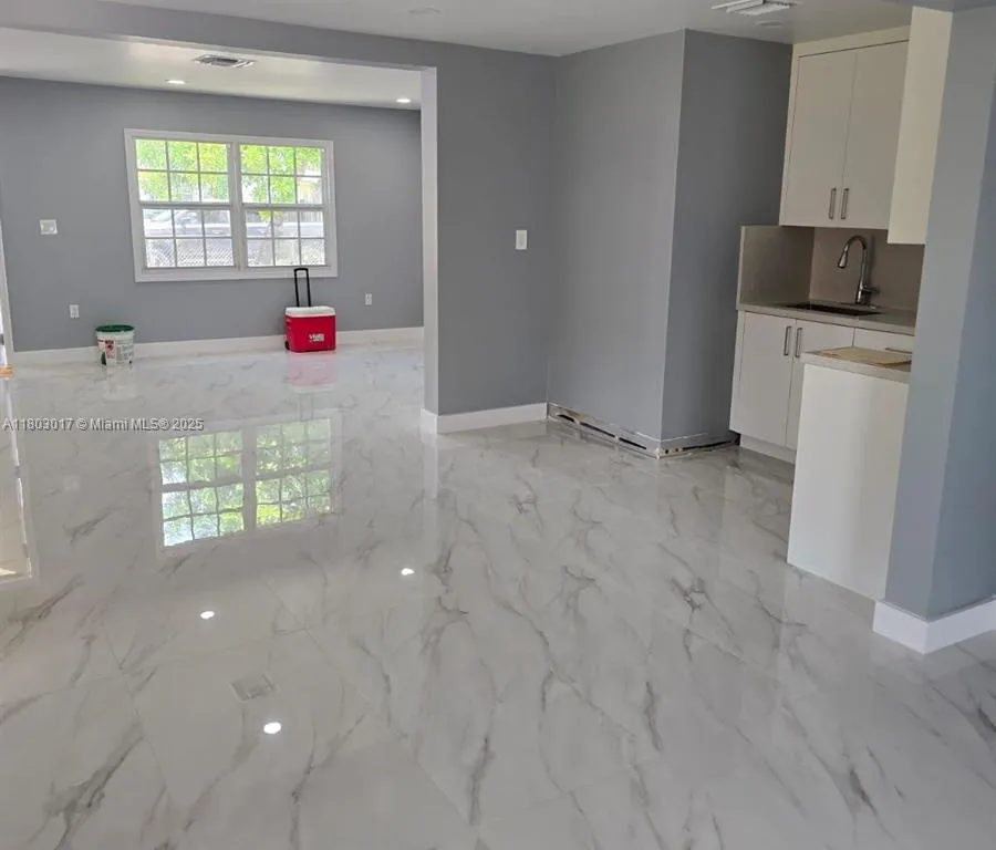 744 NW 137th St, Miami FL 33168