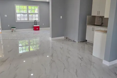 744 NW 137th St, Miami FL 33168
