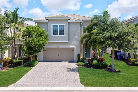 4729 Greenway Dr, Hollywood FL 33021