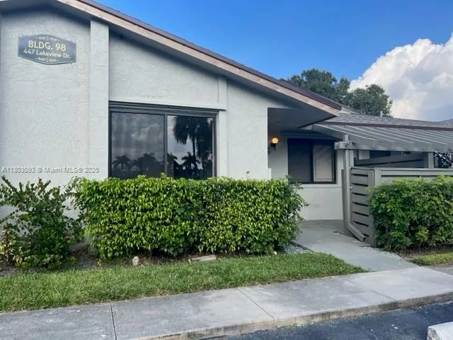 447 Lakeview Dr # 5, Weston FL 33326
