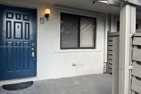 447 Lakeview Dr # 5, Weston FL 33326
