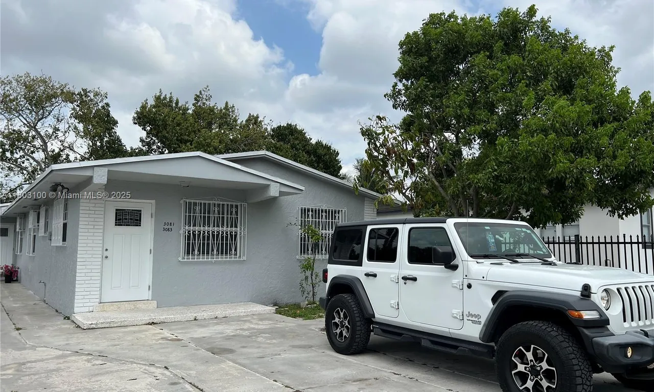 3081 NW 94th St # 3081, Miami FL 33147