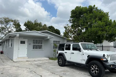 3081 NW 94th St # 3081, Miami FL 33147