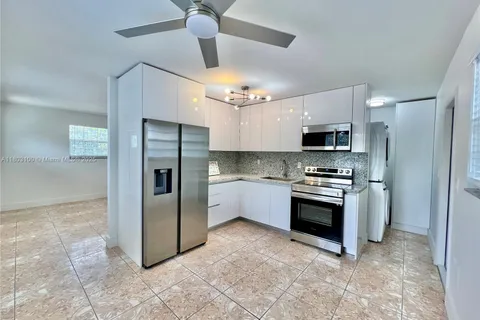 3081 NW 94th St # 3081, Miami FL 33147