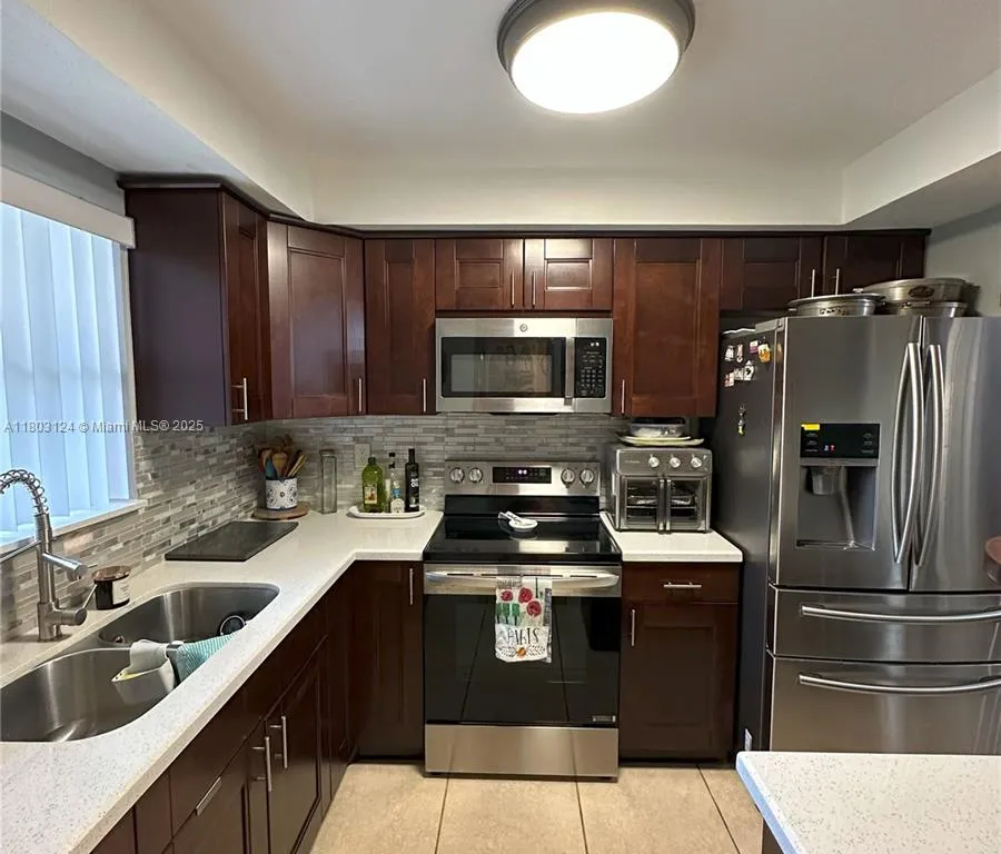 13707 Kendale Lakes Cir # 110, Miami FL 33183