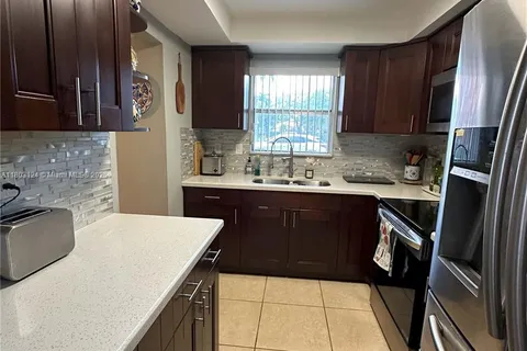 13707 Kendale Lakes Cir # 110, Miami FL 33183