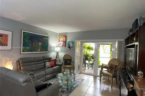 13707 Kendale Lakes Cir # 110, Miami FL 33183