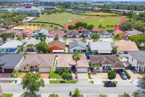 9072 NW 145th St, Miami Lakes FL 33018