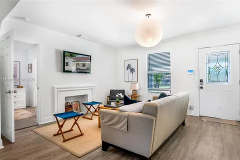 516 Puritan Rd, West Palm Beach FL 33405