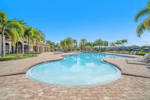 5040 Eucalyptus Dr # 4, Hollywood FL 33021