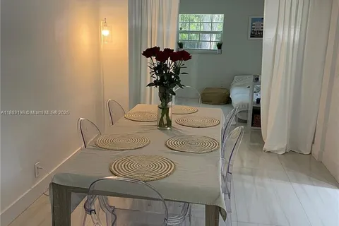 705 SW 2nd Ct, Hallandale Beach FL 33009