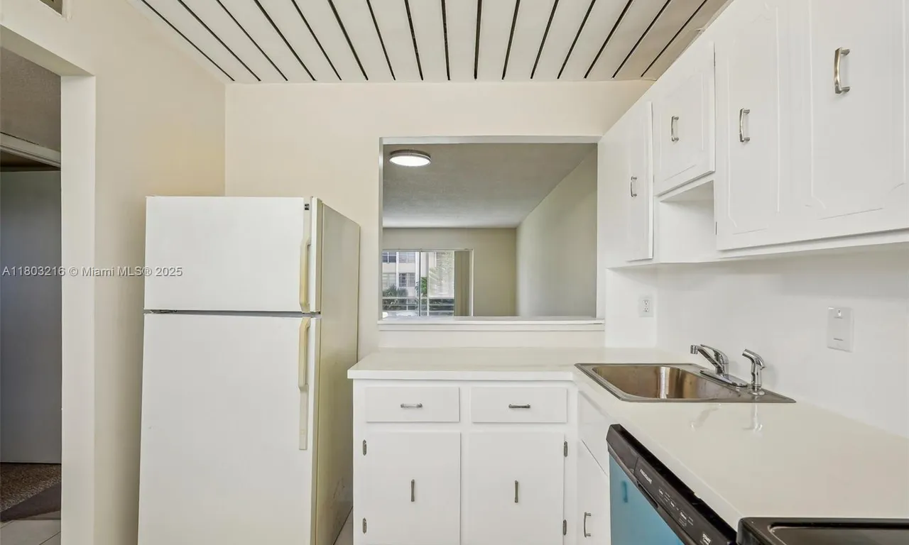 3774 Inverrary Blvd # 203P, Lauderhill FL 33319