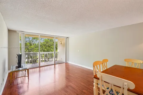 7081 Environ Blvd # 243, Lauderhill FL 33319