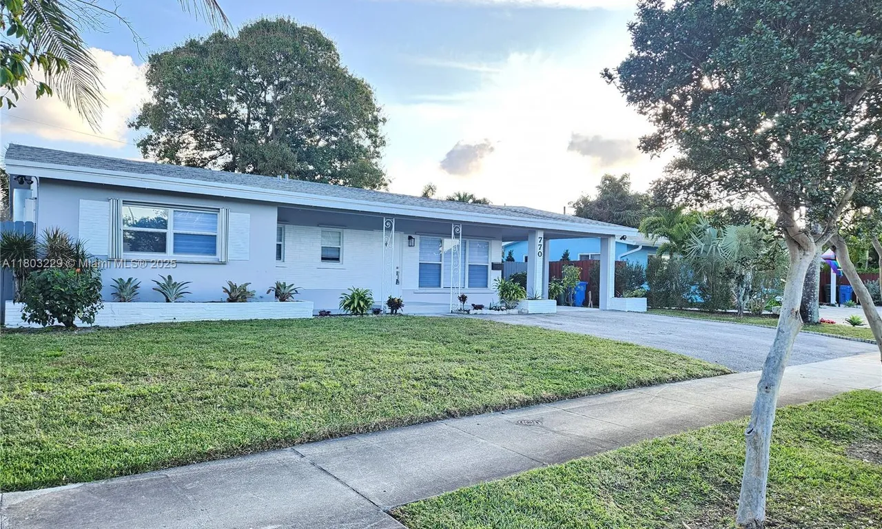 770 NW 38th St, Oakland Park FL 33309