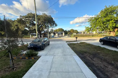 2730 NW 44th Street # 1, Miami FL 33142