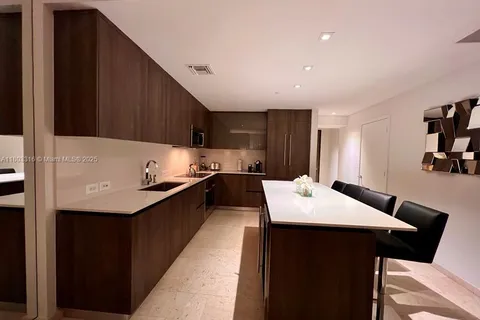 88 SW 7th St # 808, Miami FL 33130