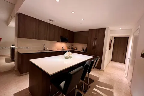 88 SW 7th St # 808, Miami FL 33130