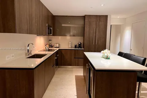 88 SW 7th St # 808, Miami FL 33130