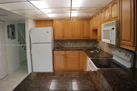 611 N University Dr # 3, Plantation FL 33324