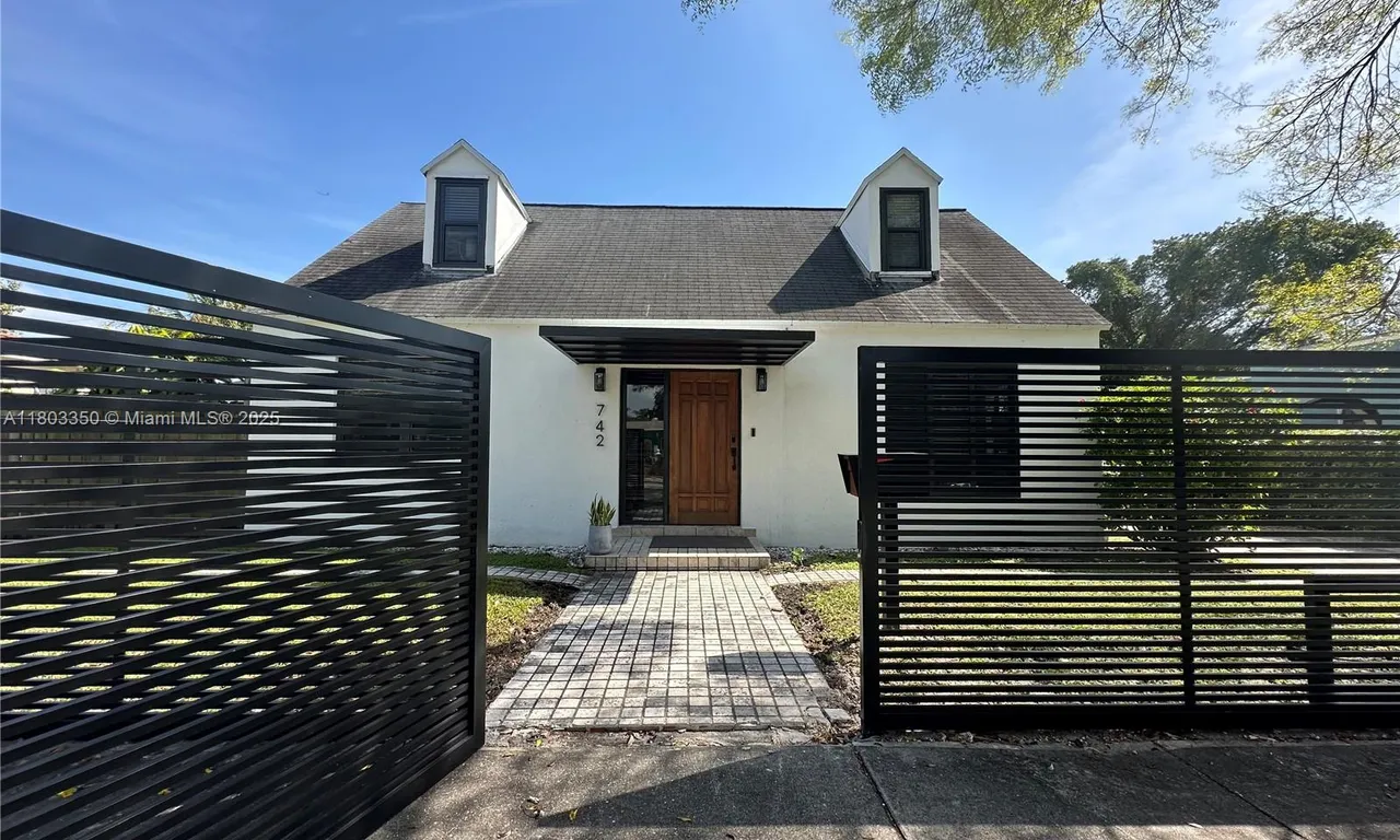742 NW 50th St, Miami FL 33127