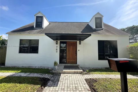 742 NW 50th St, Miami FL 33127