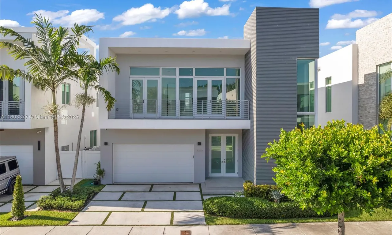 10553 NW 67th Ter, Doral FL 33178