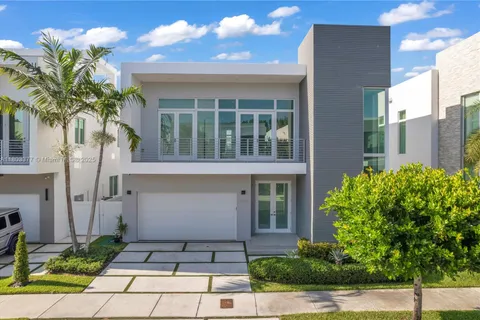 10553 NW 67th Ter, Doral FL 33178