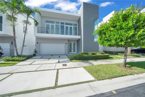 10553 NW 67th Ter, Doral FL 33178