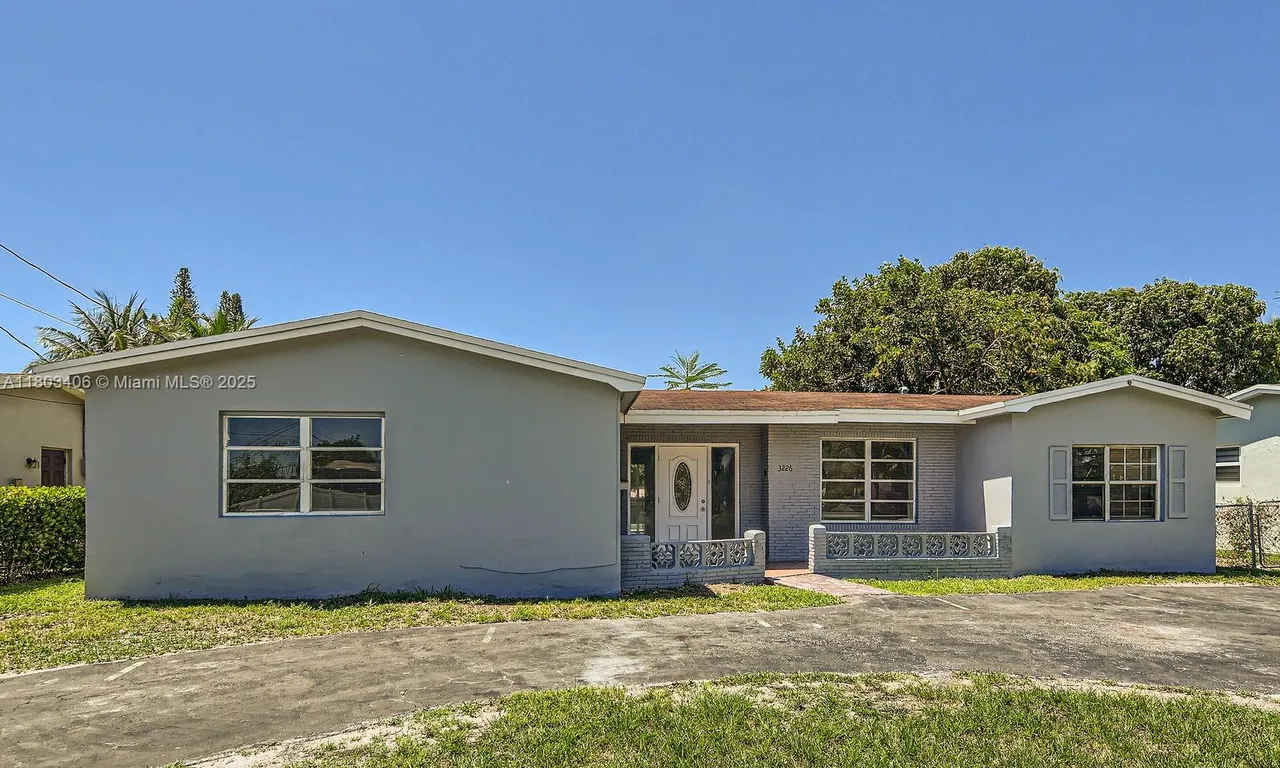 3226 NW 41st St, Lauderdale Lakes FL 33309
